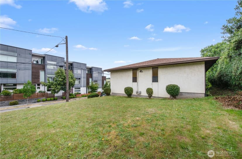 Property photo for 1701 19th Avenue S, Seattle photo 27