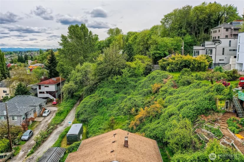 Property photo for 132 X 16th Avenue S, Seattle photo 6
