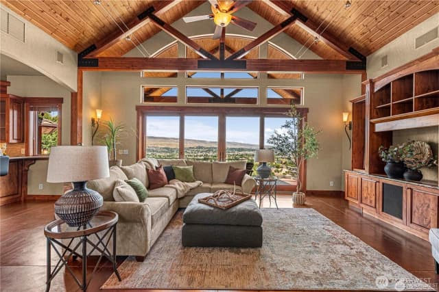 Property photo for 1680 Skyline Drive, Wenatchee photo 3
