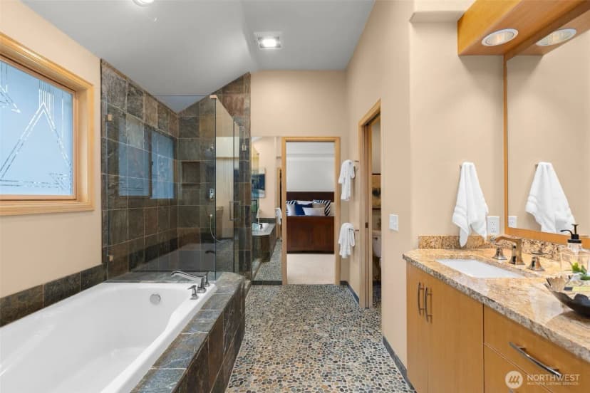 Property photo for 16880 Se 56th Place, Bellevue photo 14