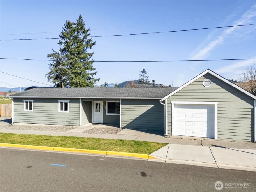 Property photo for 122 N C St, Buckley