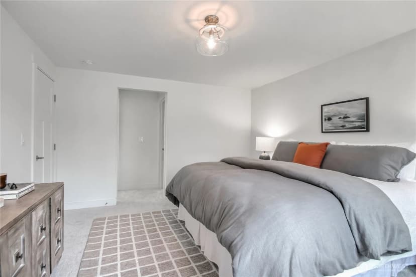 Property photo for 11271 35th Avenue Sw, Seattle photo 8
