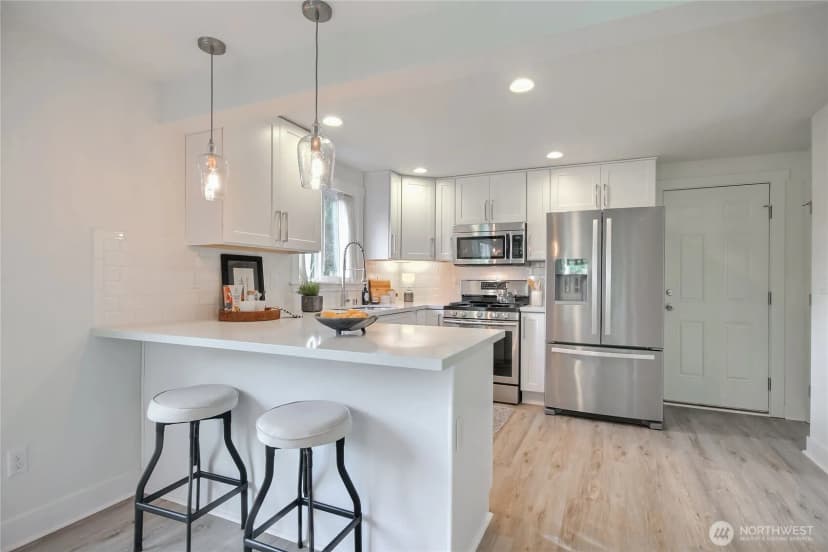 Property photo for 11271 35th Avenue Sw, Seattle photo 4