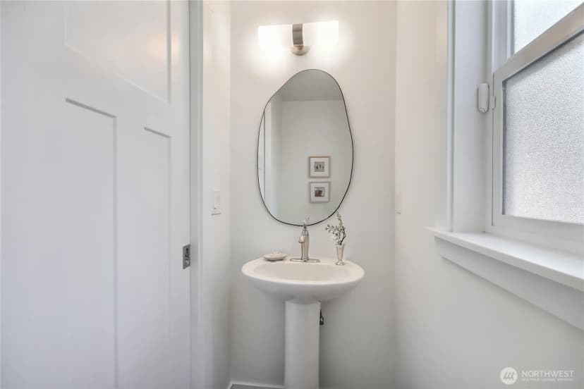 Property photo for 11271 35th Avenue Sw, Seattle photo 11