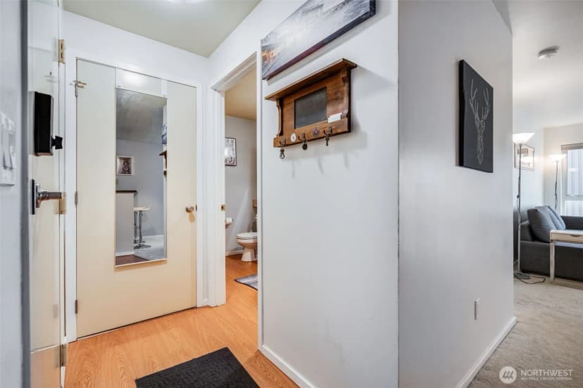 Property photo for 4020 Aurora Avenue N #403, Seattle photo 22