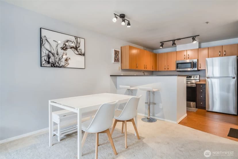 Property photo for 4020 Aurora Avenue N #403, Seattle photo 18