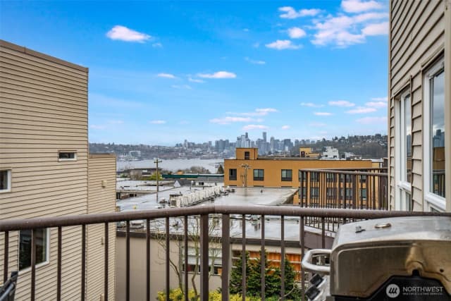 Property photo for 4020 Aurora Avenue N #403, Seattle photo 3
