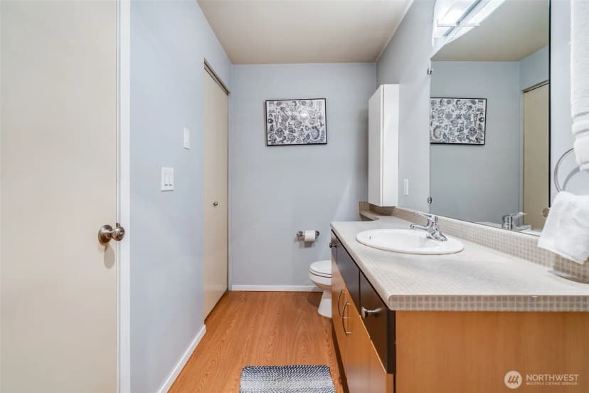 Property photo for 4020 Aurora Avenue N #403, Seattle photo 24