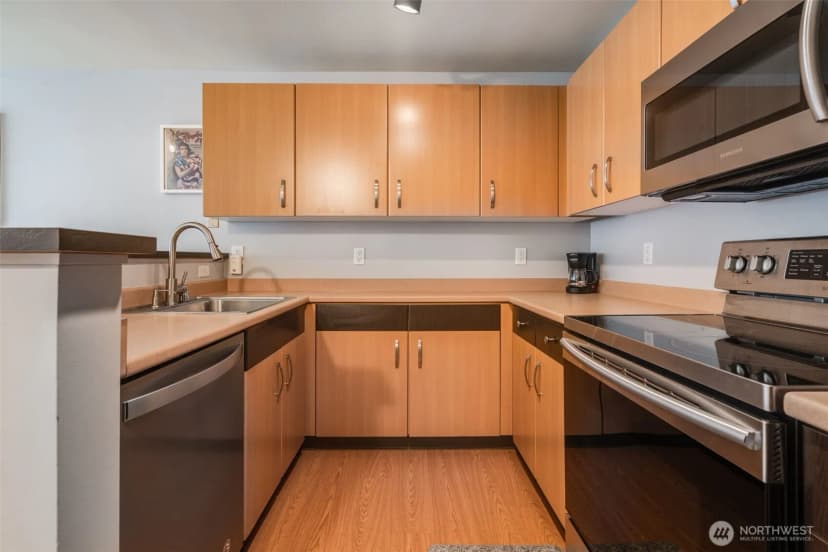 Property photo for 4020 Aurora Avenue N #403, Seattle photo 14