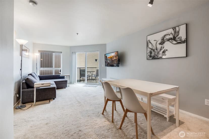Property photo for 4020 Aurora Avenue N #403, Seattle photo 19