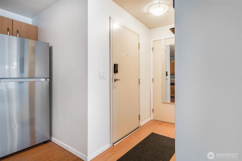Property photo for 4020 Aurora Avenue N #403, Seattle photo 27