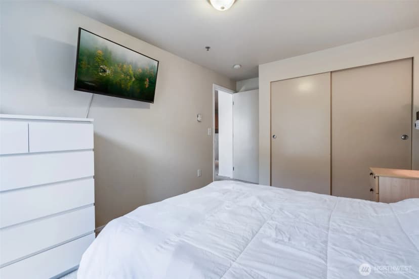 Property photo for 4020 Aurora Avenue N #403, Seattle photo 21
