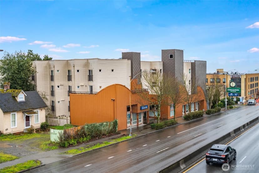 Property photo for 4020 Aurora Avenue N #403, Seattle photo 35