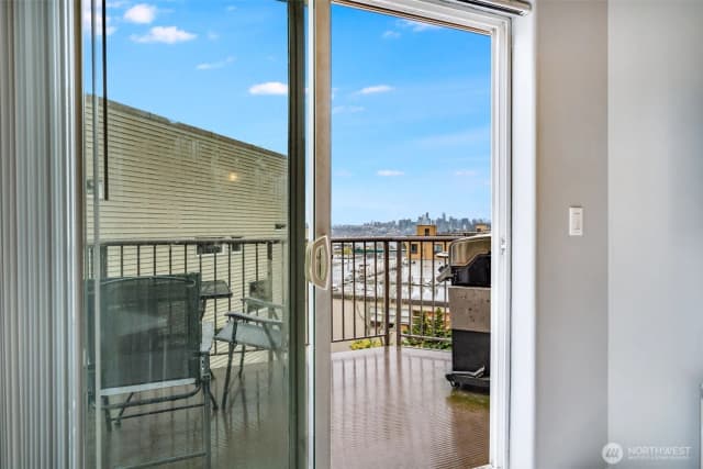 Property photo for 4020 Aurora Avenue N #403, Seattle photo 4