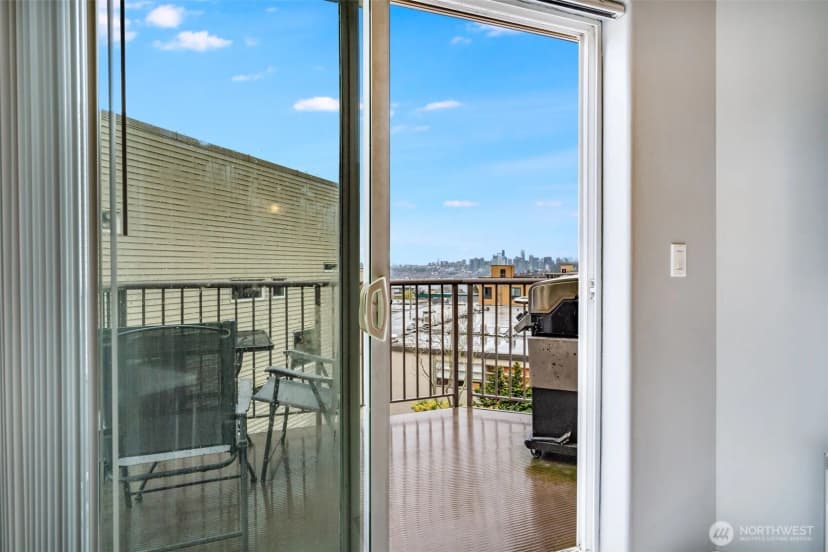 Property photo for 4020 Aurora Avenue N #403, Seattle photo 4