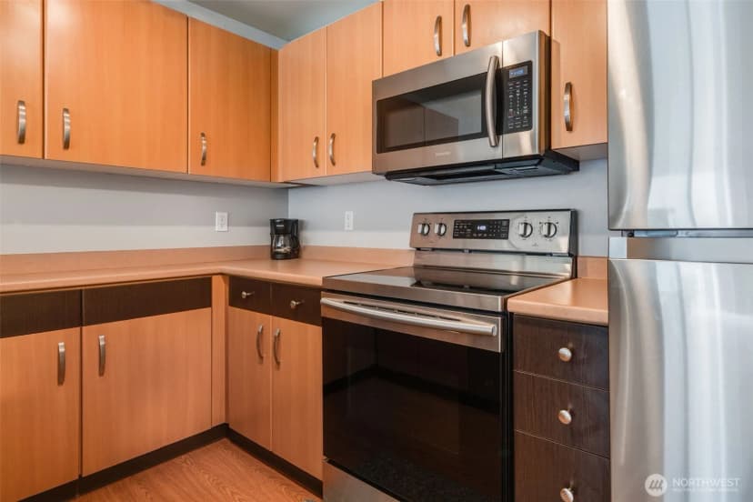 Property photo for 4020 Aurora Avenue N #403, Seattle photo 16