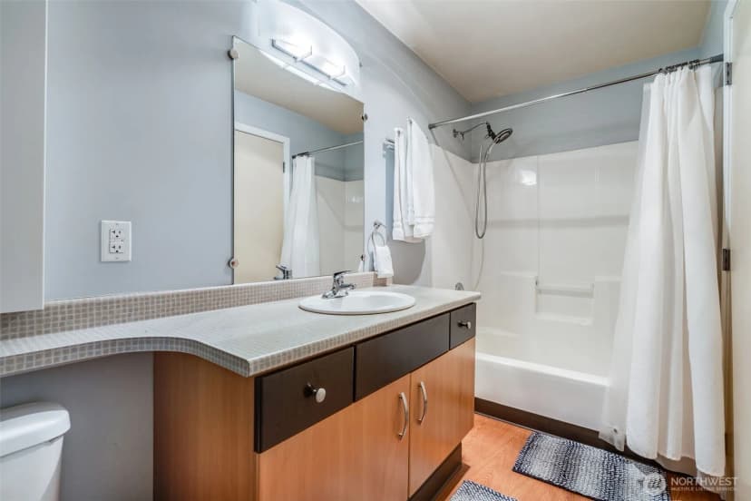 Property photo for 4020 Aurora Avenue N #403, Seattle photo 25