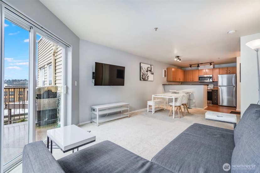 Property photo for 4020 Aurora Avenue N #403, Seattle photo 11