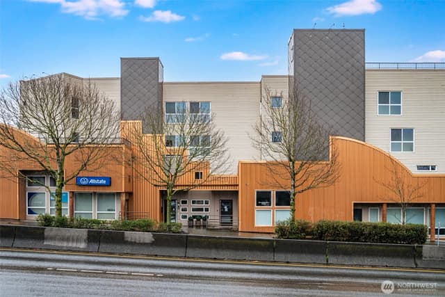 Property photo for 4020 Aurora Avenue N #403, Seattle photo 5