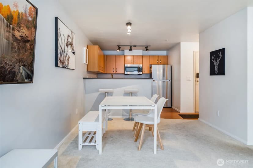 Property photo for 4020 Aurora Avenue N #403, Seattle photo 17