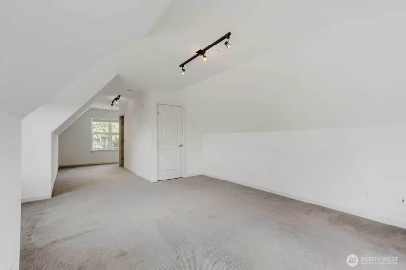 Property photo for 303 Bellevue Way Se, Bellevue photo 25