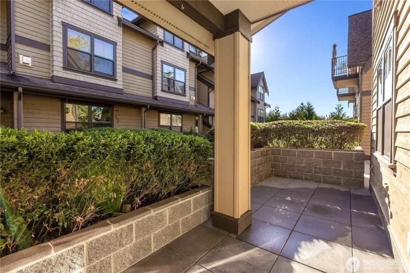 Property photo for 303 Bellevue Way Se, Bellevue photo 13