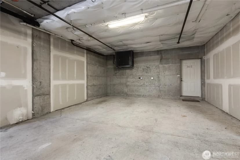 Property photo for 303 Bellevue Way Se, Bellevue photo 27