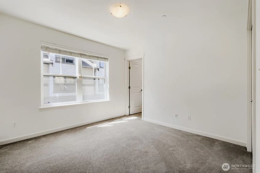 Property photo for 303 Bellevue Way Se, Bellevue photo 20