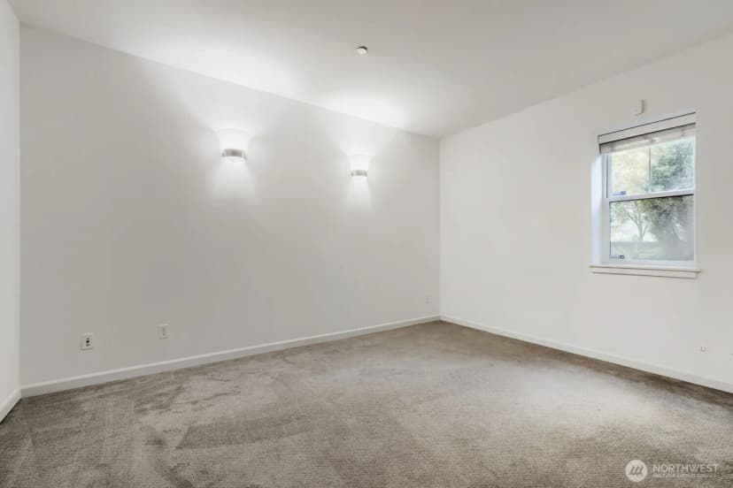 Property photo for 303 Bellevue Way Se, Bellevue photo 26