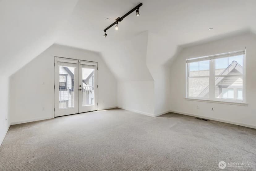 Property photo for 303 Bellevue Way Se, Bellevue photo 24