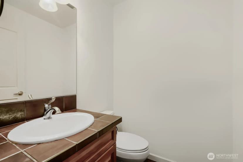 Property photo for 303 Bellevue Way Se, Bellevue photo 14