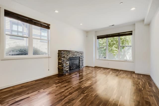 Property photo for 303 Bellevue Way Se, Bellevue photo 5
