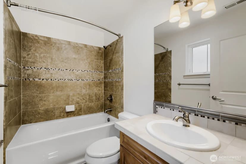 Property photo for 303 Bellevue Way Se, Bellevue photo 21
