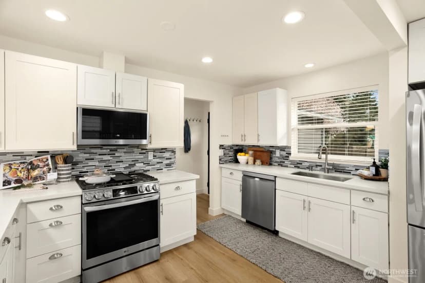 Property photo for 3960 Sw Austin Street, Seattle photo 4