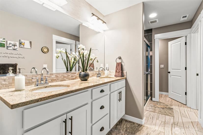 Property photo for 32794 Abrams Avenue, Black Diamond photo 16