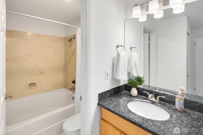 Property photo for 5901 Phinney Avenue N #106, Seattle photo 14