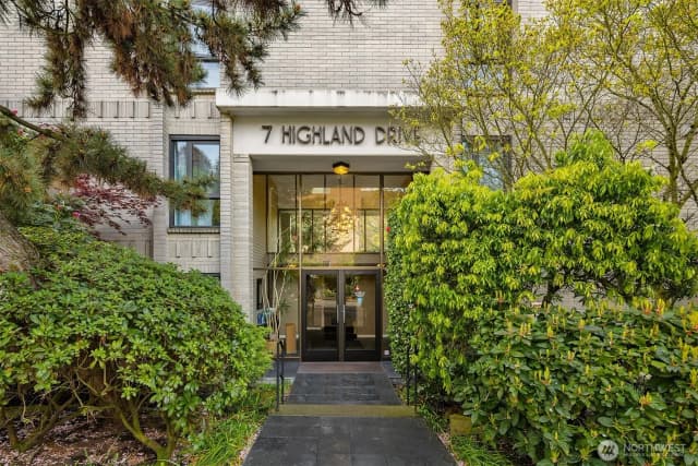 Property photo for 7 Highland Drive #101, Seattle photo 2