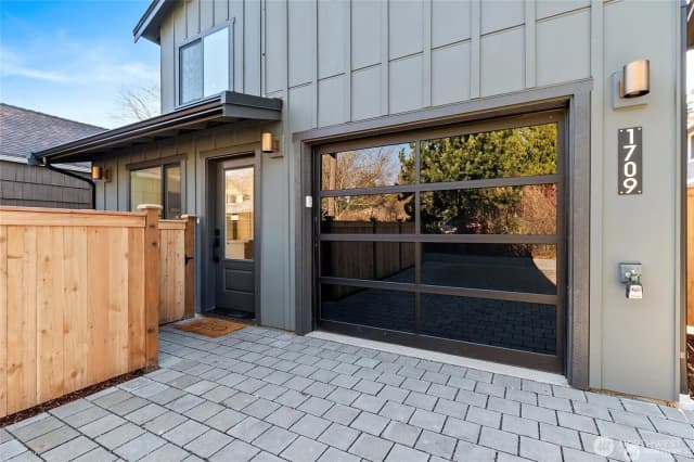 Property photo for 1709 Ne 117th Street, Seattle photo 4