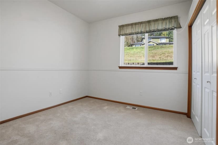 Property photo for 4987 Illahee Road Ne, Bremerton photo 18