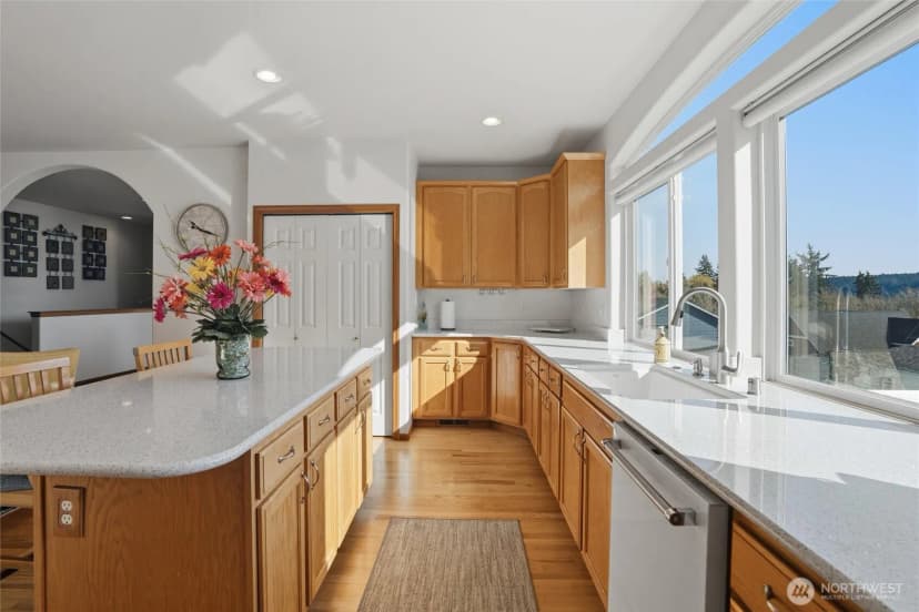Property photo for 4987 Illahee Road Ne, Bremerton photo 15