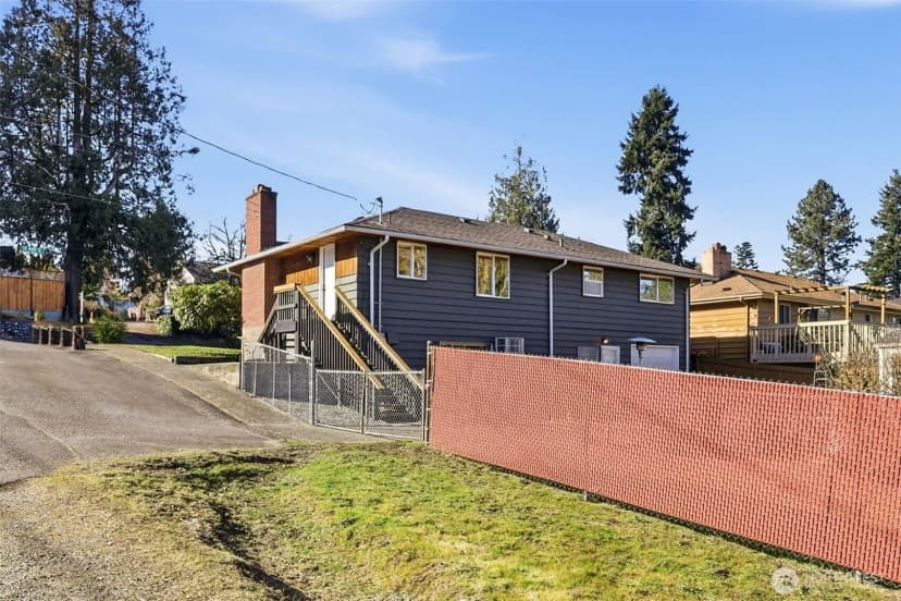 Property photo for 13120 12th Avenue S, Burien photo 18