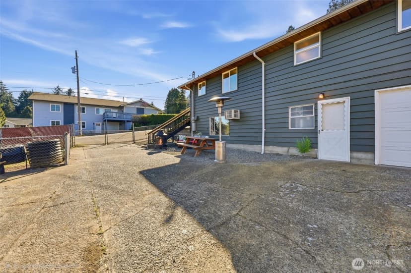 Property photo for 13120 12th Avenue S, Burien photo 16