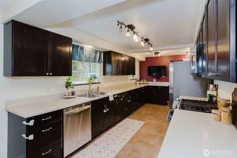 Property photo for 1820 Rustic Lane, Bremerton photo 9