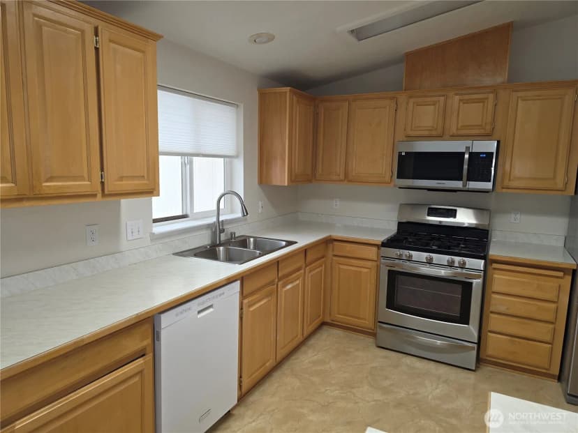 Property photo for 24006 222nd Avenue Se #16, Maple Valley photo 8