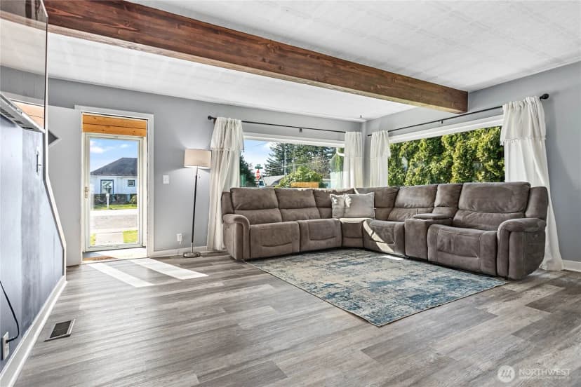 Property photo for 208 Harrison Street, Sumas photo 3