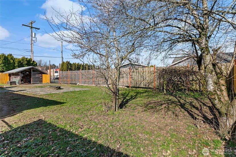 Property photo for 208 Harrison Street, Sumas photo 36