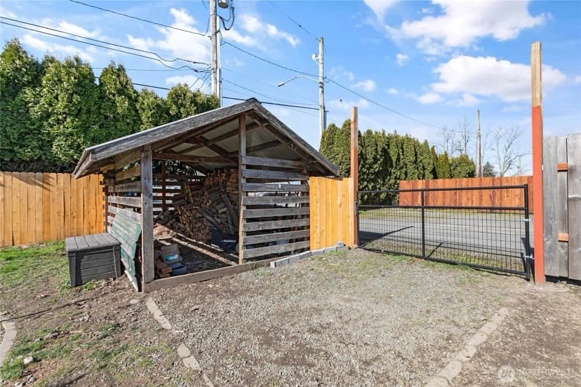 Property photo for 208 Harrison Street, Sumas photo 34