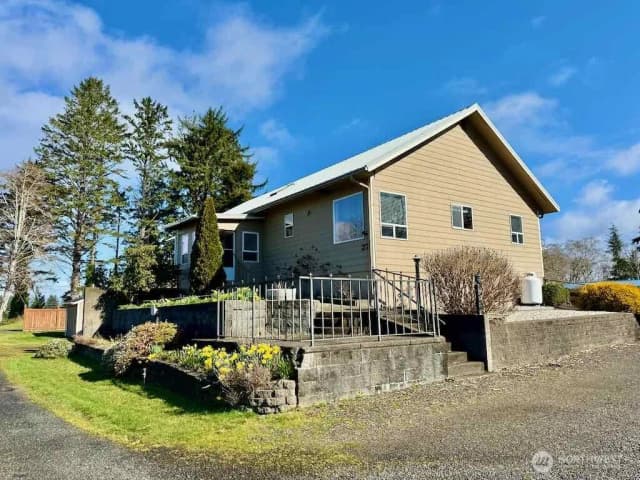 Property photo for 27 Ocosta Sixth Street, Aberdeen