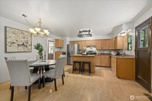Property photo for 7223 Ne 160th Street, Kenmore photo 5
