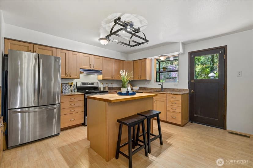 Property photo for 7223 Ne 160th Street, Kenmore photo 6